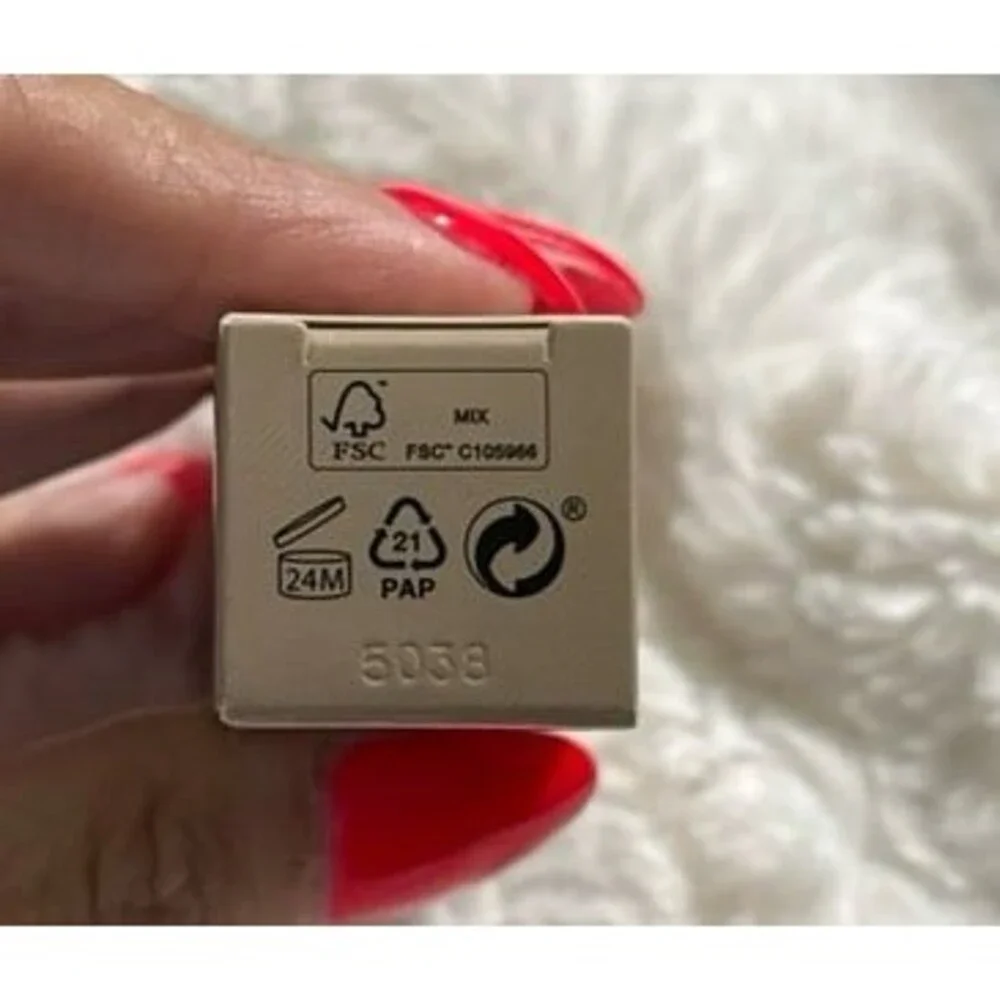 Burberry kisses Bold Cherry Lipstick